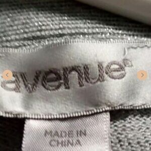 BEAUTIFUL ENTIRE OUTFIT FROM AVENUE SIZE 22